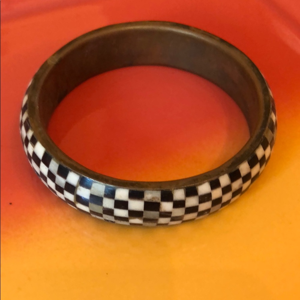 2 Bracelets